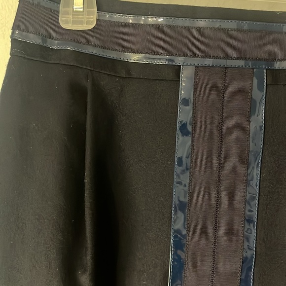 TORY BURCH Navy Wool W/Blue Faux Patent Leather Trim Front Pencil Skirt Size 4 - Picture 2 of 7